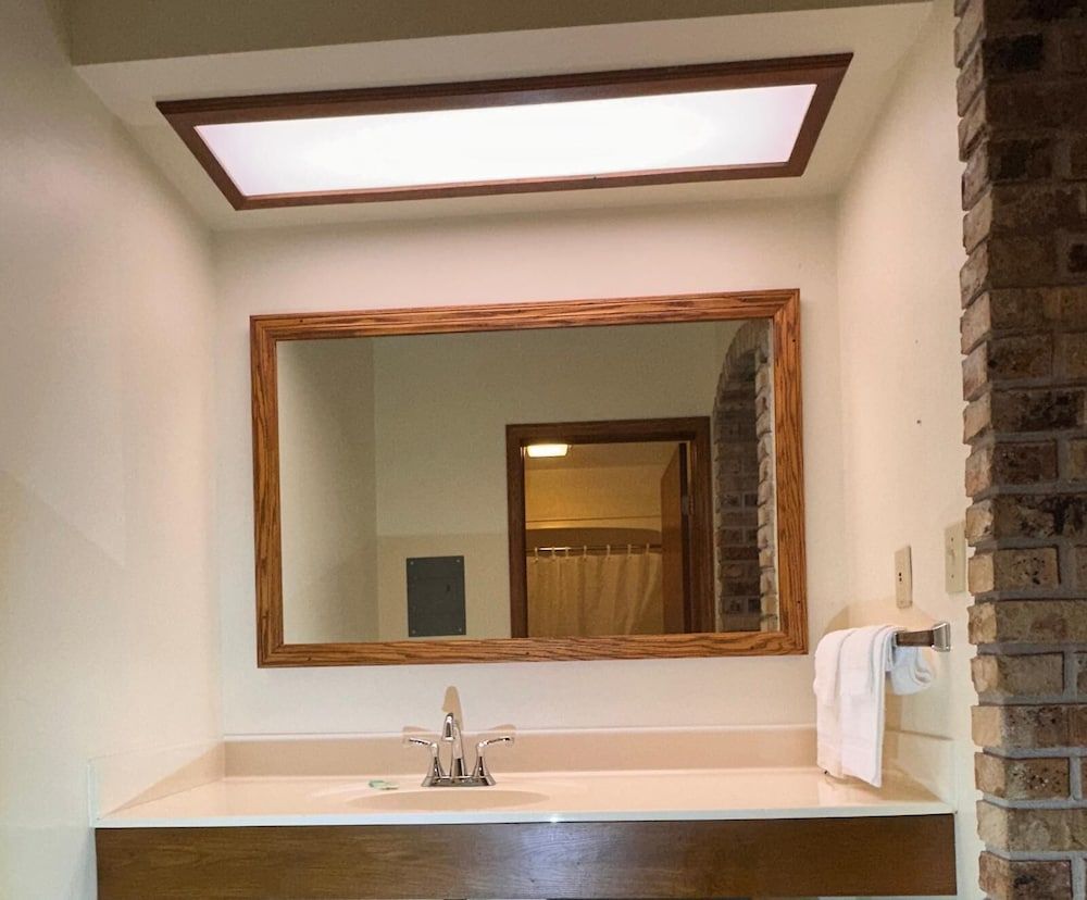 AmeriVu Inn and Suites - St. Croix Falls Deluxe Room 6