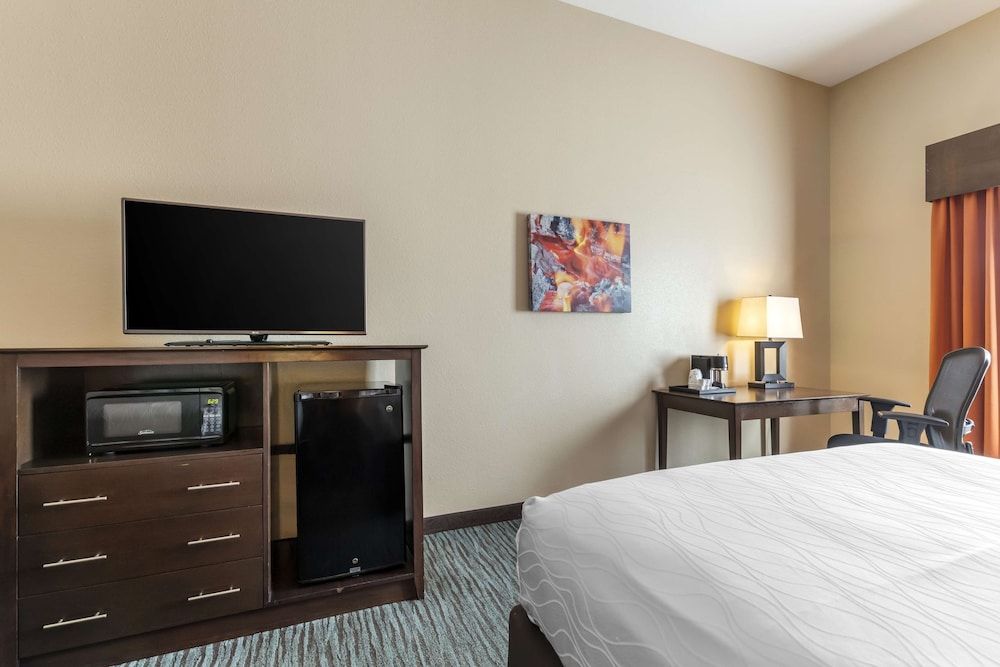 Best Western Plus Longhorn Inn & Suites Standard Room, 2 Queen Beds, Accessible, Bathtub 3