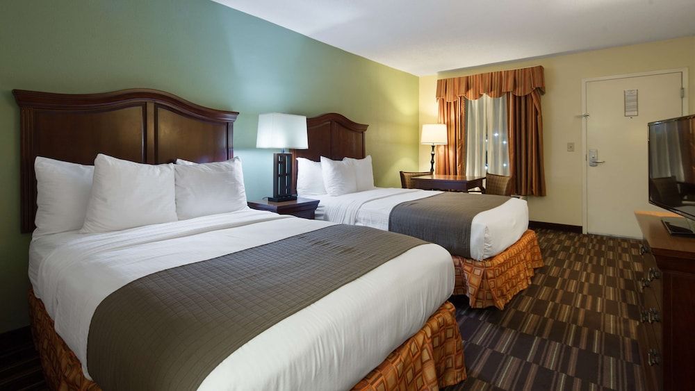 Standard Room, 2 Queen Beds, Non Smoking, Refrigerator & Microwave (Pet Friendly)