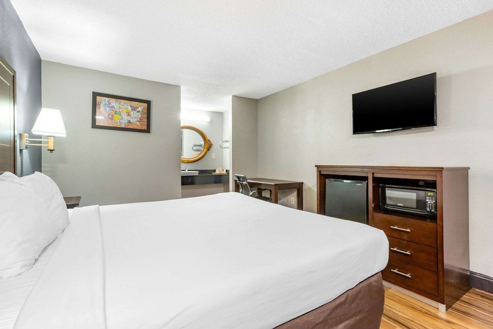 Standard Room, 1 King Bed, Non Smoking