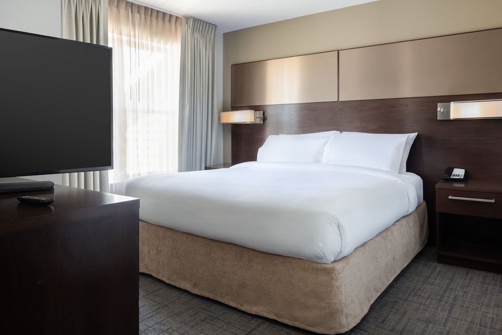 Studio Suite, 1 King Bed with Sofa bed, Non Smoking