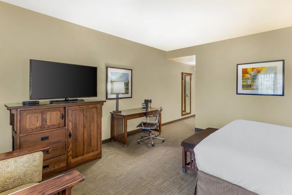 Best Western Plus High Country Inn Standard Room, 1 Queen Bed, Accessible, Bathtub 2