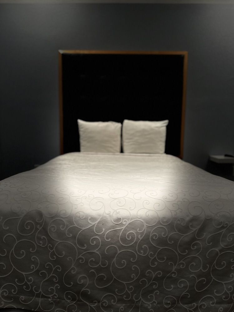 undefined Winsor Hotel