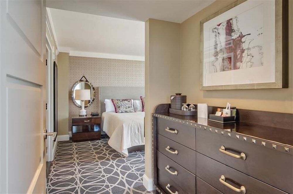 Suite, 1 Bedroom (1 King Bed)