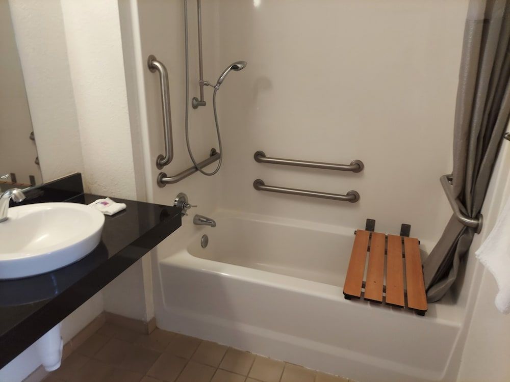 Motel 6 Pendleton, OR Deluxe Room, 1 Double Bed, Accessible, Non Smoking 3