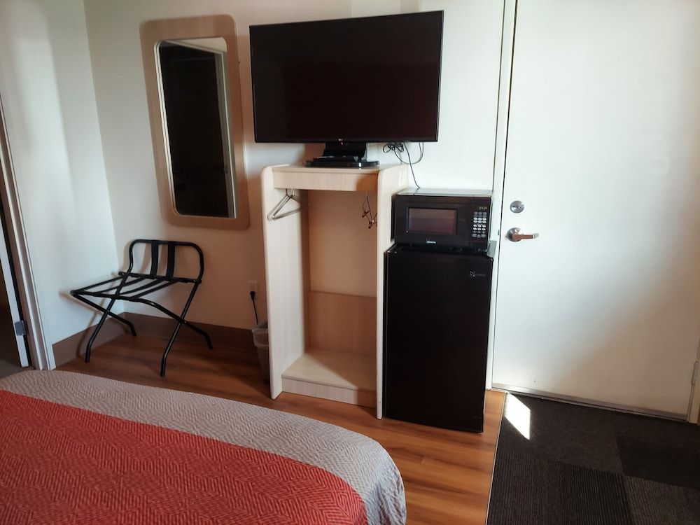 Motel 6 Pendleton, OR Deluxe Room, 1 Double Bed, Accessible, Non Smoking 5