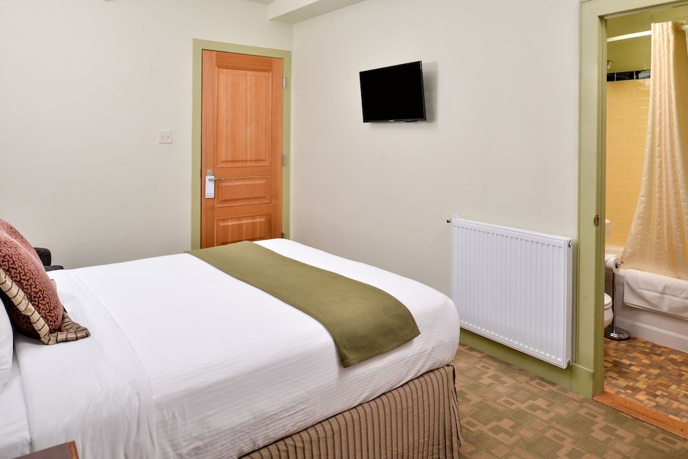 Murray Hotel Room, 1 Queen Bed 3