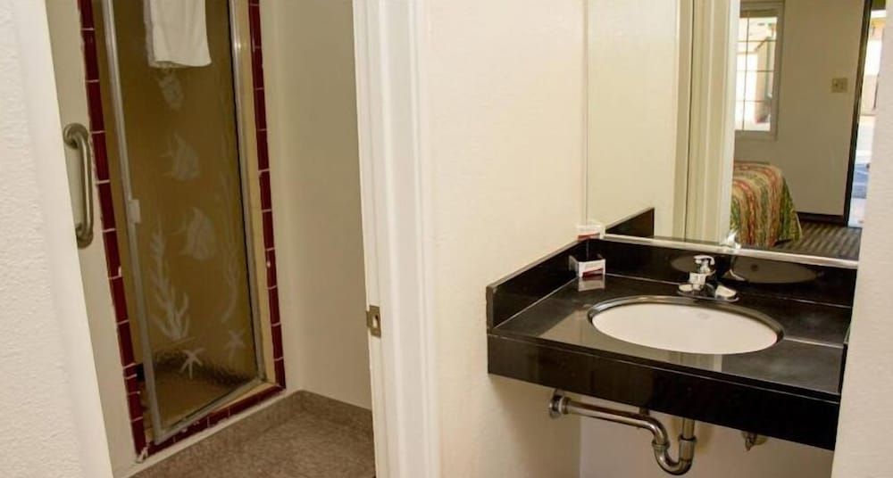 King's Rest Motel Standard Double Room 5