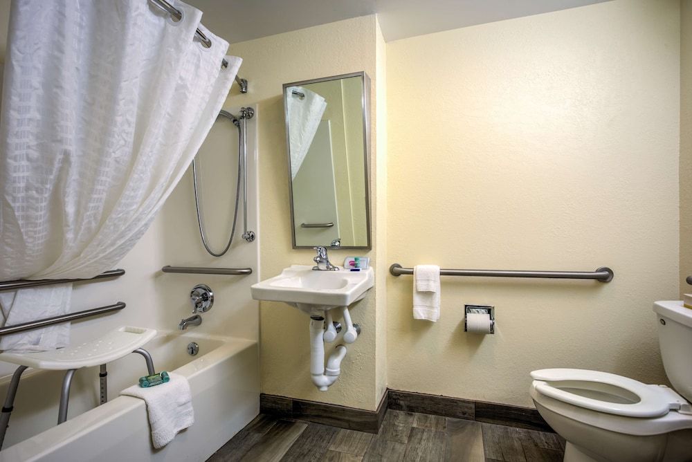 Best Western Nittany Inn Milroy Standard Room, 1 King Bed, Accessible, Refrigerator & Microwave (Refrigerator & Microwave) 4