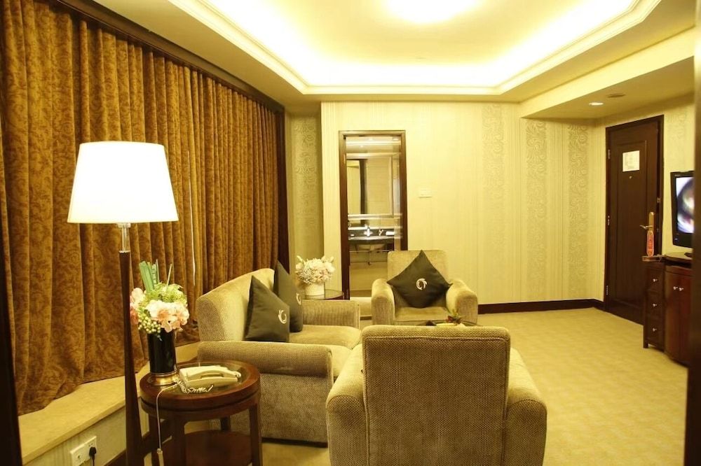 Royal Marina Plaza