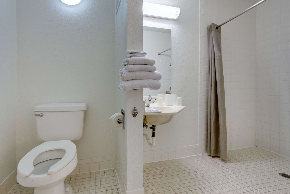 Motel 6 Tempe, AZ - Scottsdale South Standard Room, 1 Queen Bed, Non Smoking 7