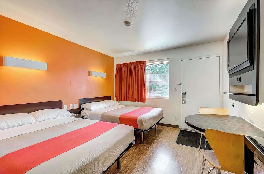 Motel 6 Thornton, CO Standard Room, 2 Double Beds, Non Smoking