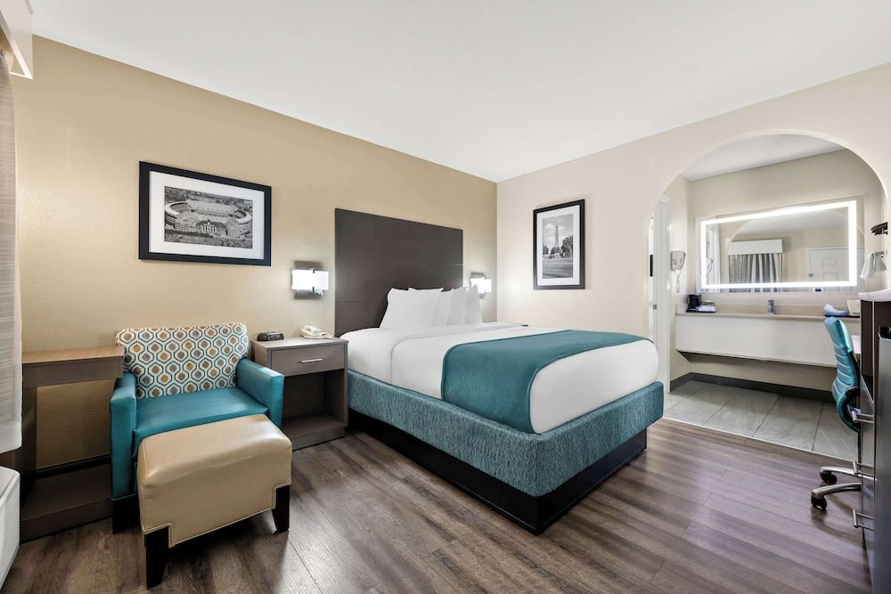 Standard Room, 1 Queen Bed, Non Smoking, Microwave