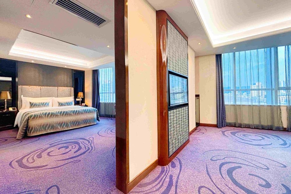 Business Suite, 1 King Bed
