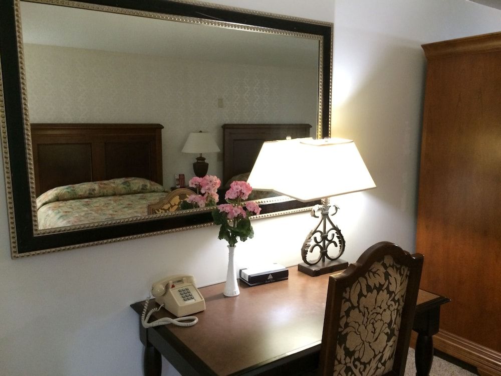 Island Inn Standard Room 4