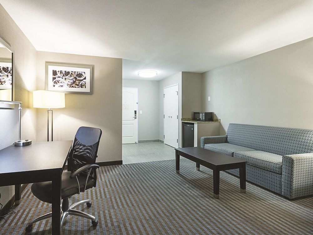 Deluxe Room, 1 King Bed, Accessible (Mobility Accessible)