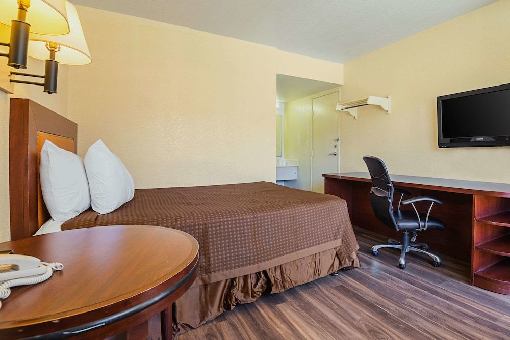 undefined Rodeway Inn Kissimmee Maingate West 8