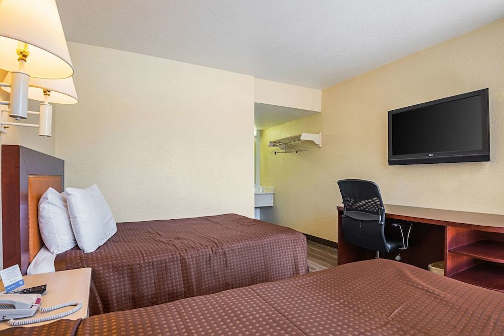 Rodeway Inn Kissimmee Maingate West Standard Room, 2 Double Beds, Non Smoking 2