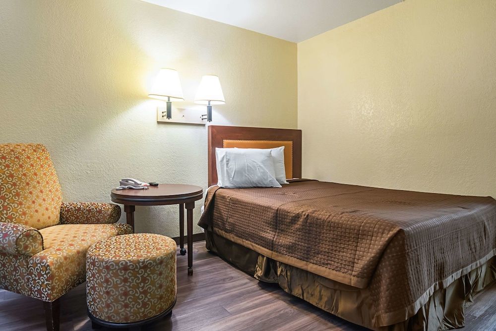 undefined Rodeway Inn Kissimmee Maingate West