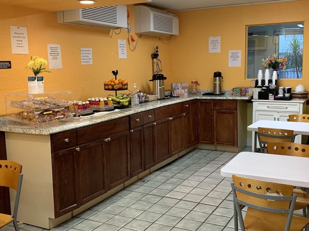 undefined Rodeway Inn Kissimmee Maingate West 6