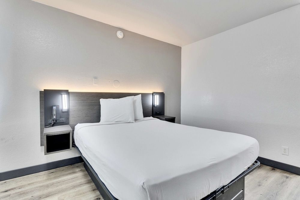 Standard Room, 1 Double Bed, Accessible, Non Smoking