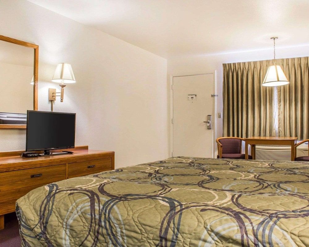 Standard Room, 2 Queen Beds, Non Smoking (Pet Friendly)