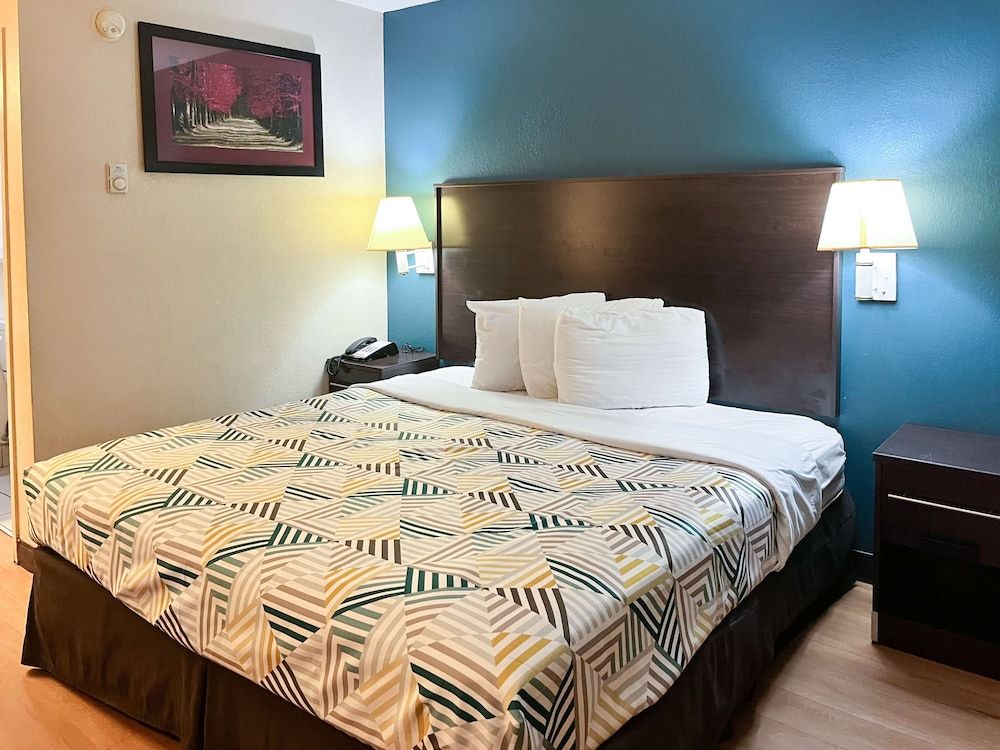 Standard Room, 1 King Bed, Non Smoking, Refrigerator & Microwave