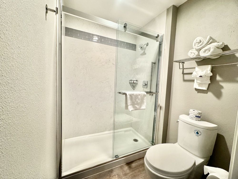 Motel 6 Bellflower, CA - Los Angeles Standard Room, 2 Double Beds, Non Smoking 8