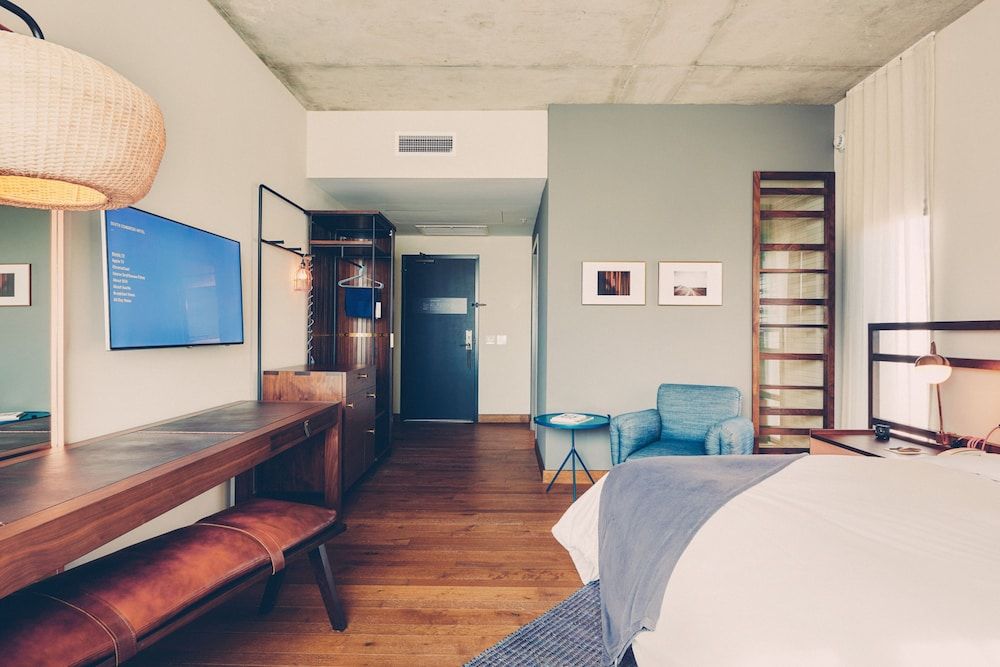 Room (Heights)