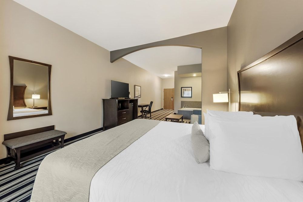 Best Western Plus Sand Bass Inn & Suites Suite, 1 King Bed, Non Smoking, Jetted Tub (Larger Room;with Sofabed) 2