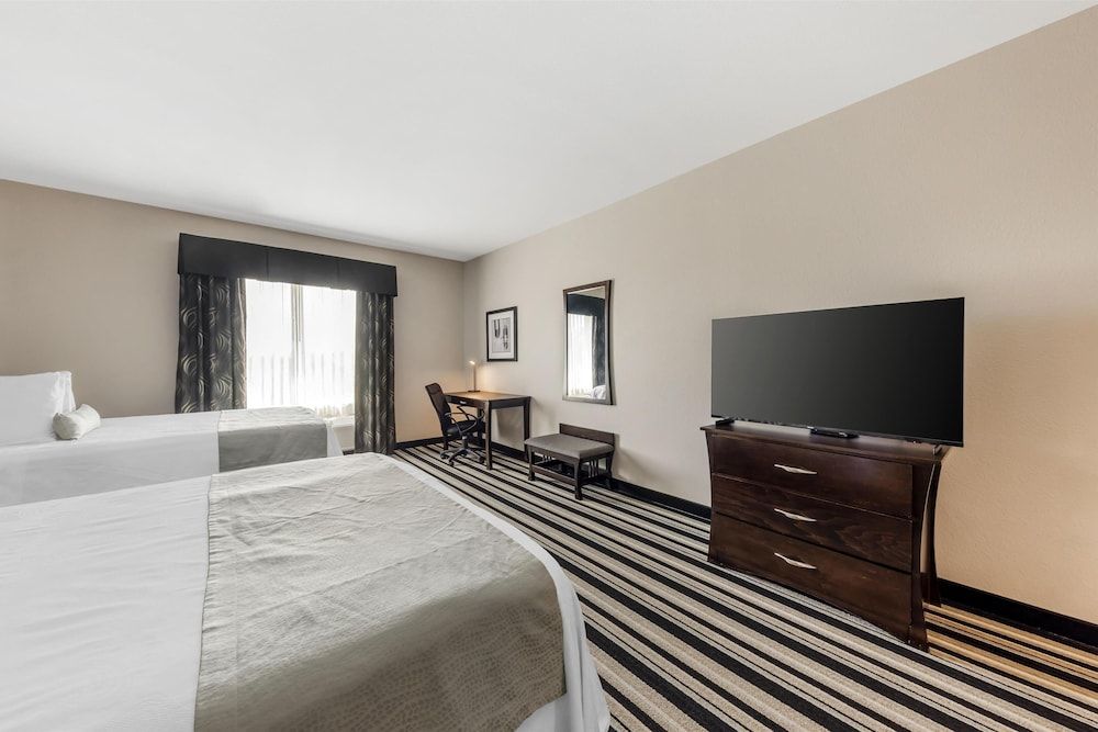 Best Western Plus Sand Bass Inn & Suites Suite, 2 Queen Beds, Non Smoking, Refrigerator & Microwave (with Sofabed) 2