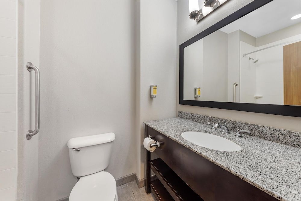 Best Western Plus Sand Bass Inn & Suites Suite, 2 Queen Beds, Non Smoking, Refrigerator & Microwave (with Sofabed) 4