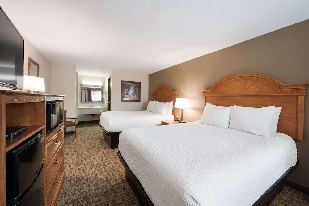 Best Western Bidarka Inn Standard Room, 2 Queen Beds, Accessible, Non Smoking 3