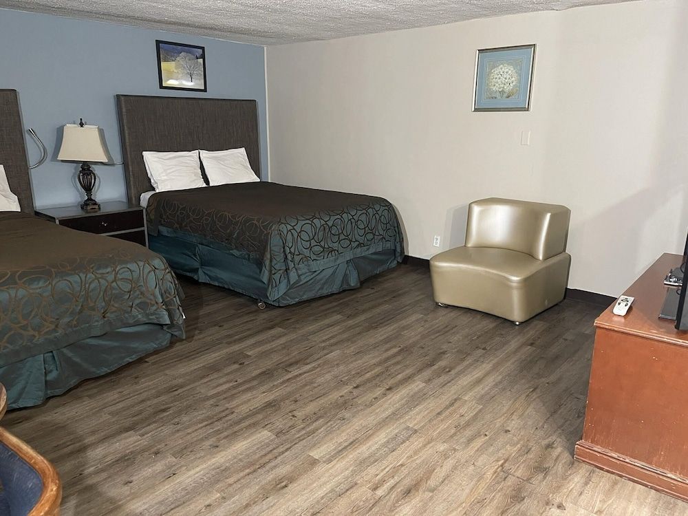 Safari Motel Standard Room, 2 Queen Beds 5