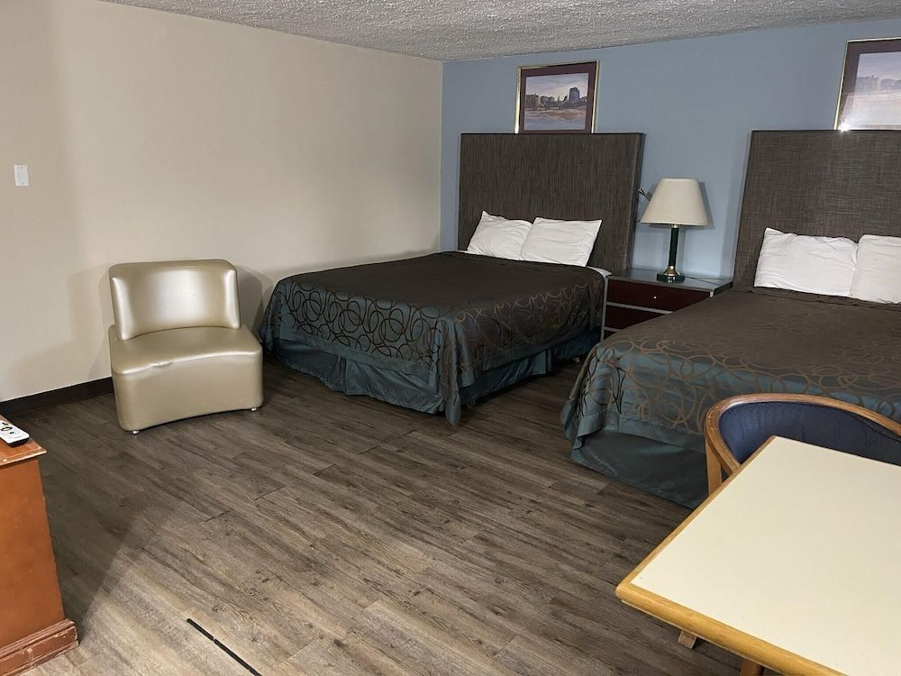 Safari Motel Standard Room, 2 Queen Beds 6