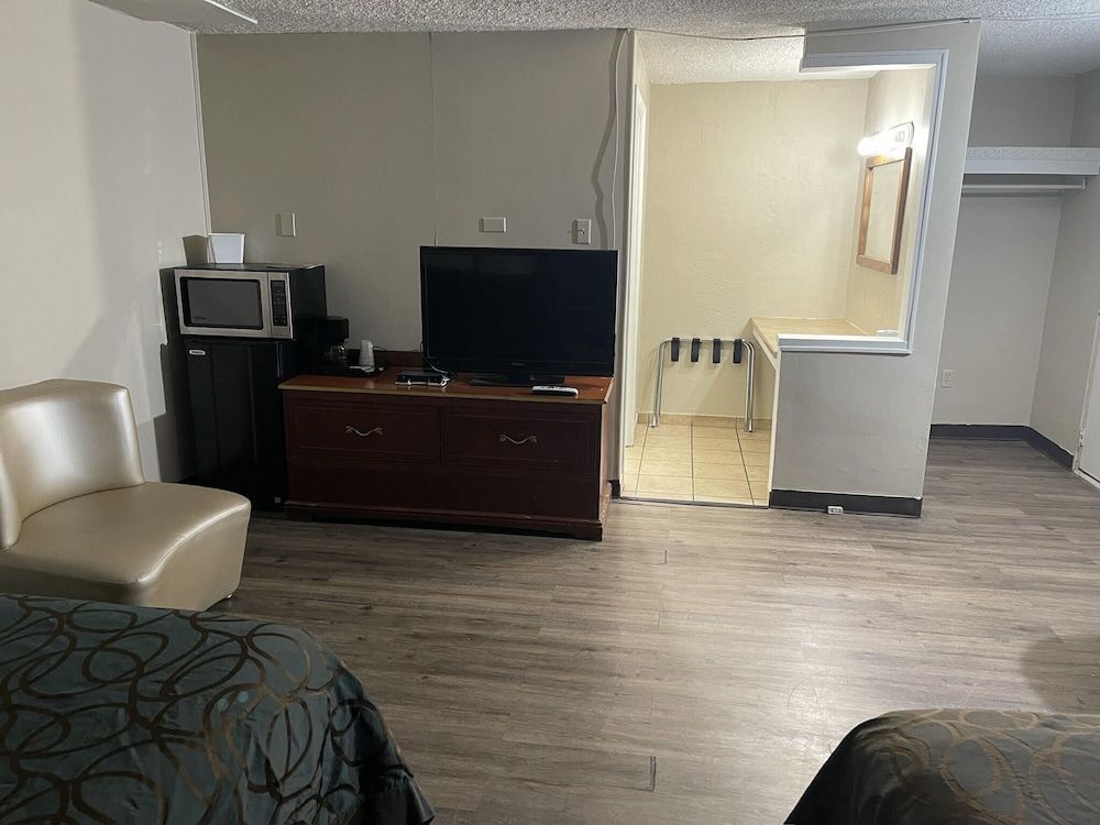 Safari Motel Standard Room, 1 King Bed 26