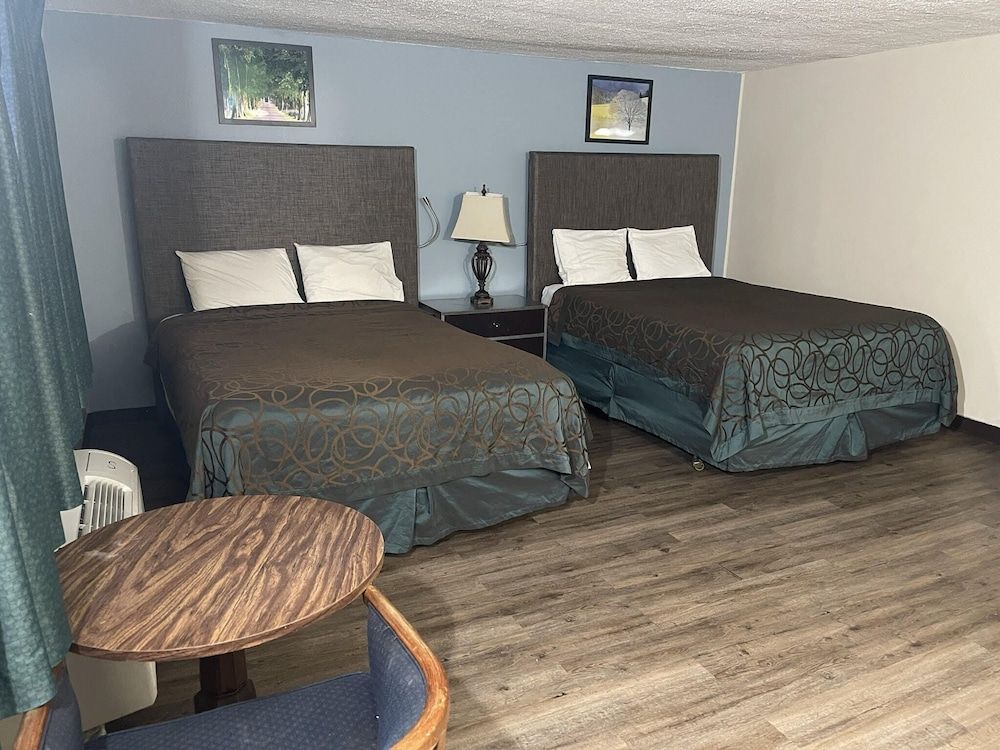 Safari Motel Standard Room, 2 Queen Beds 10