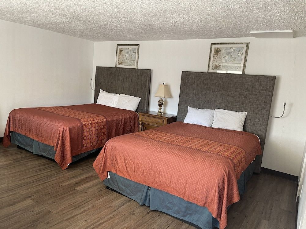 Safari Motel Standard Room, 2 Queen Beds 3