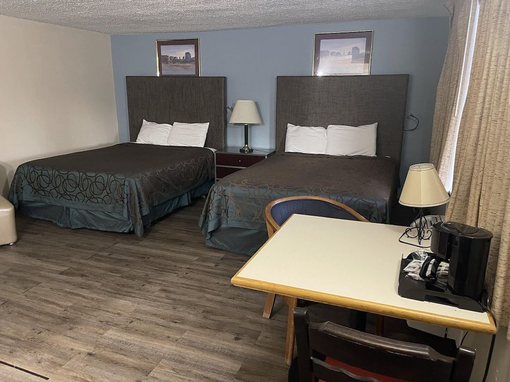 Safari Motel Standard Room, 2 Queen Beds 7