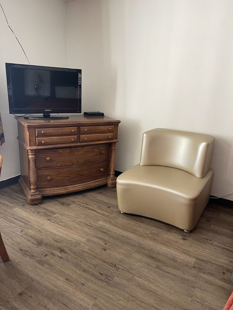 Safari Motel Standard Room, 2 Queen Beds 17