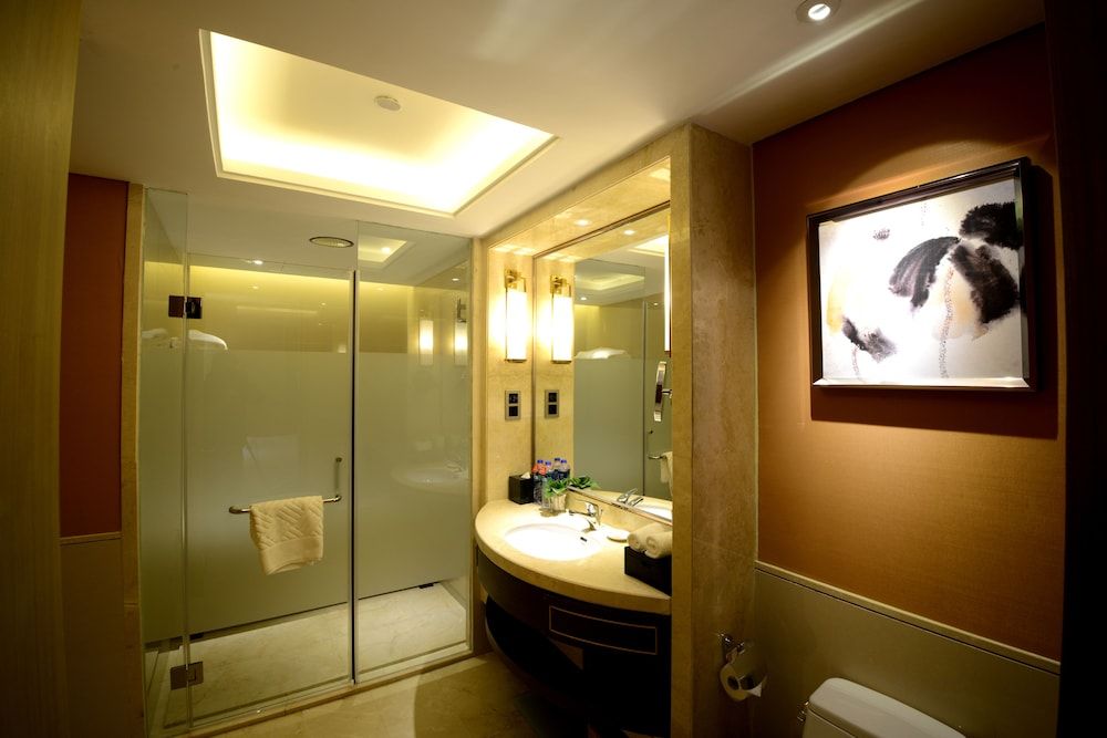 Deluxe Room, 1 King Bed, Smoking, City View