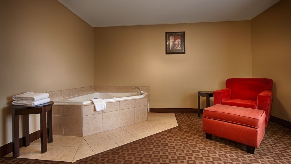 Best Western Plus Deridder Inn & Suites Suite, 1 King Bed, Non Smoking, Jetted Tub 6