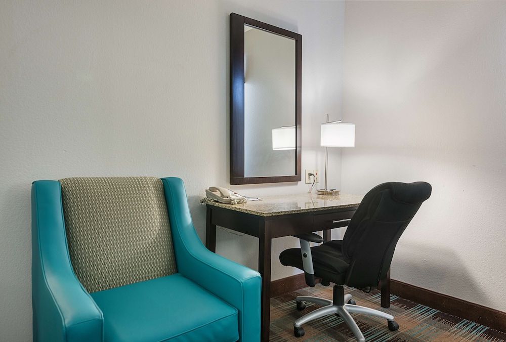 Best Western Plus Deridder Inn & Suites Standard Room, 1 King Bed, Accessible, Non Smoking 7