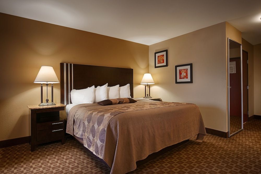 Best Western Plus Deridder Inn & Suites Standard Room, 1 King Bed, Accessible, Non Smoking