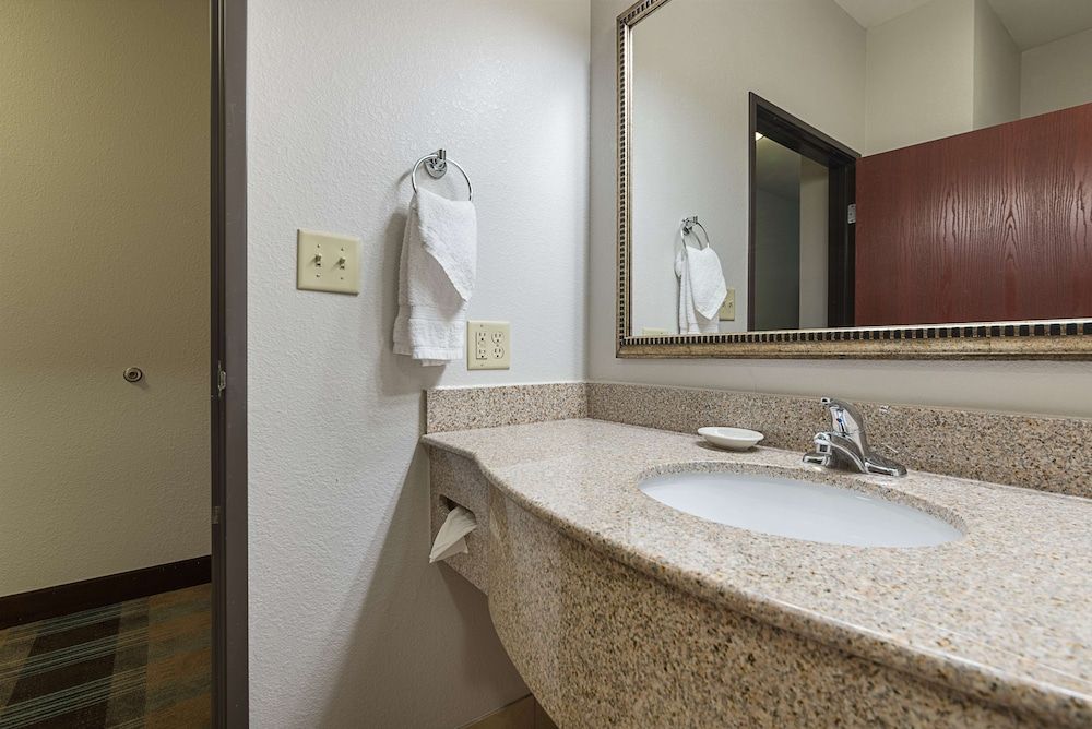 Best Western Plus Deridder Inn & Suites Suite, 1 King Bed, Non Smoking, Jetted Tub 4