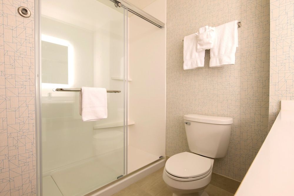 Suite, 1 King Bed, Accessible (Mobility, Accessible Tub)
