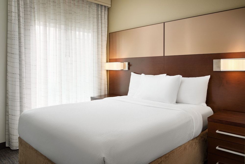 Suite, 2 Bedrooms (Mobility Accessible, Roll-in Shower)