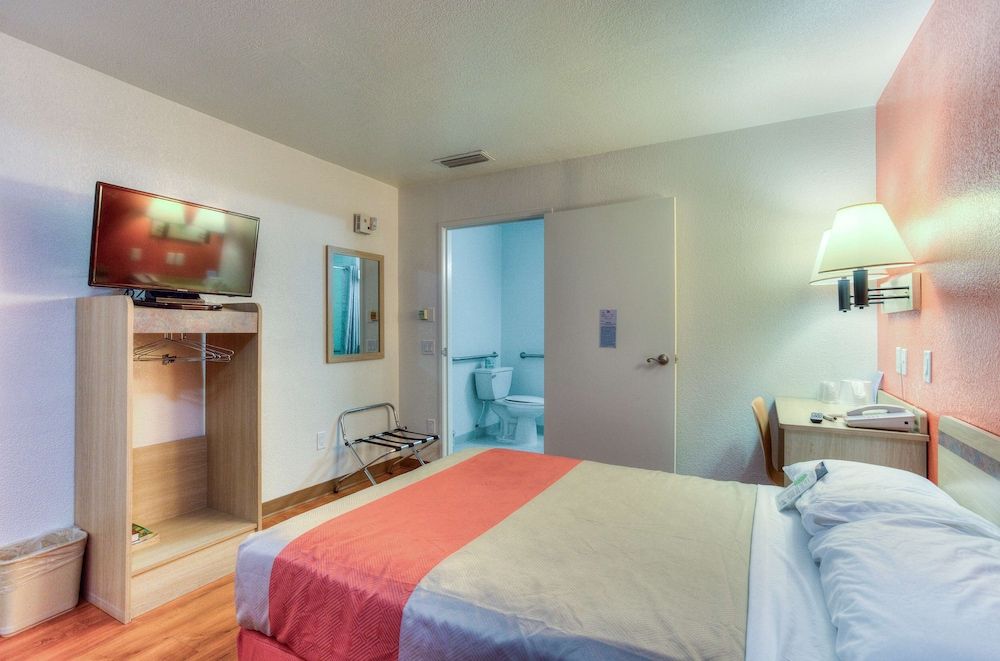 Standard Room, 1 Queen Bed, Non Smoking