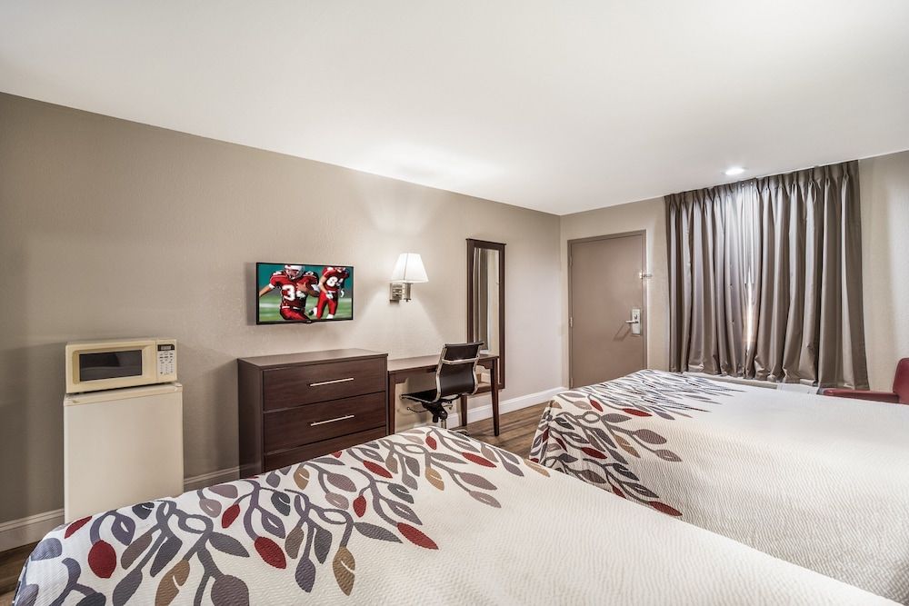 Red Roof Inn Sumter Deluxe Room, 2 Double Beds, Non Smoking 4