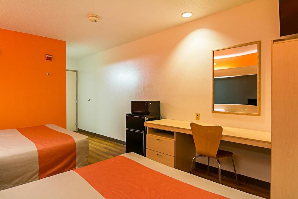 Motel 6 Sycamore, IL Standard Room, 2 Queen Beds, Non Smoking 2